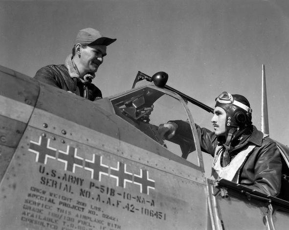352nd FG 487th FS George Preddy with crew chief SSgt Lew Lunn