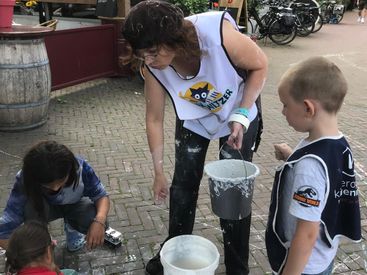 Samen verf mengen
