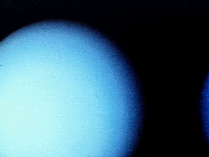Uranus's southern hemisphere in approximate natural color (left) and in shorter wavelengths (right), showing its faint cloud bands and atmospheric 