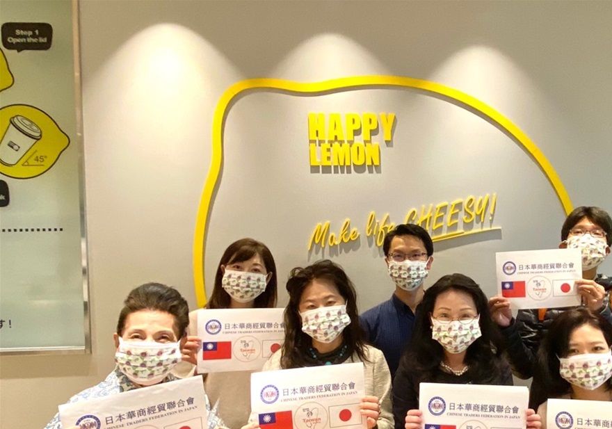 本會副會長兼執行長大川佳那理事林太一暨理監事一行於快樂檸檬合影