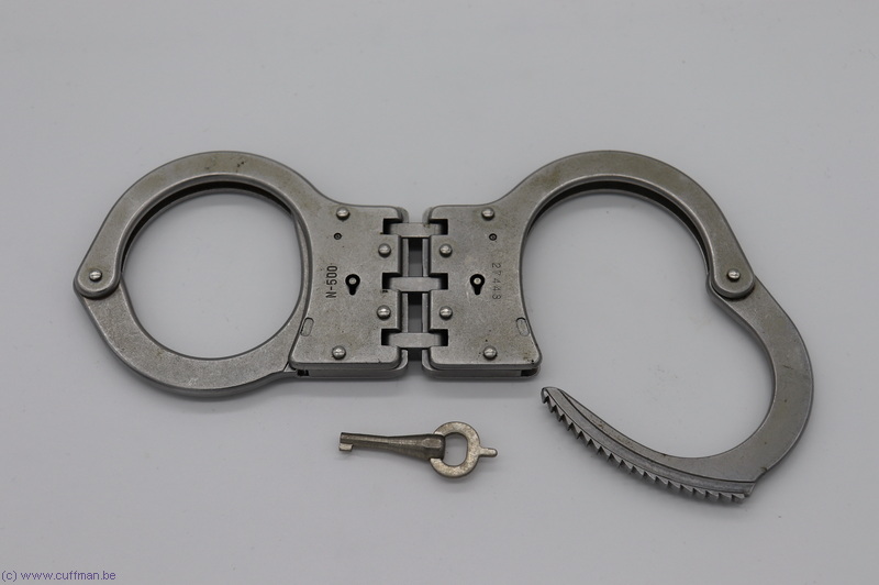 実物アメリカンハンドカフ社製手錠　American Handcuff 手錠資料