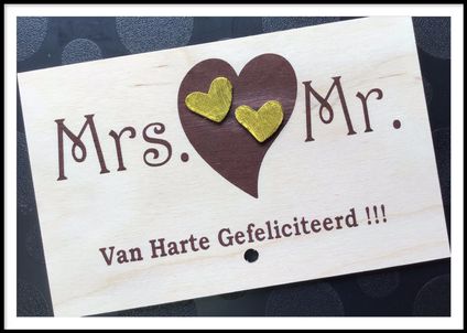 Houten wenskaart Mrs en Mr