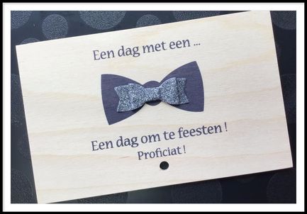 Houten wenskaart strikje