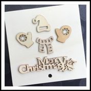 Houten wenskaart merry christmas, muts, sjaal, handschoenen
