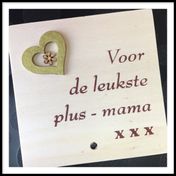 Houten wenskaart plus-mama