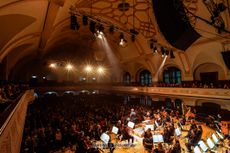 Philharmonie trifft Pop - Blick in das ausverkaufte Volkshaus Jena