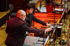 Philharmonie trifft Pop - Jenaer Philharmonie René Münch (vorn)  
