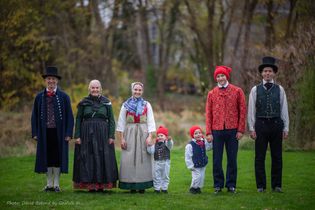 Tre generationer i dragt