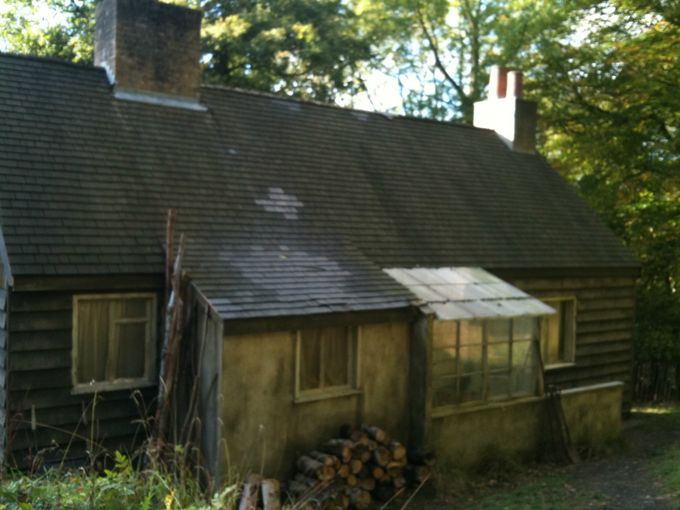 Aged down former scout hut used as ext. for 