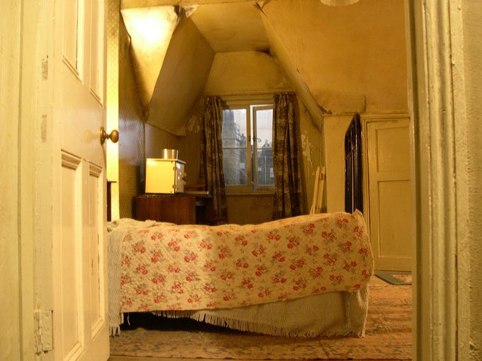 Boarding house room (AD)