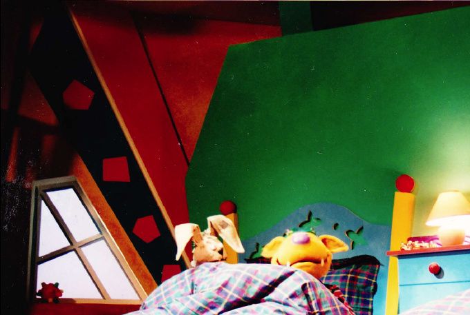Splatt and Didi in the bedroom set