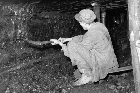 Hauer im Streb des Alte- Taufe- Stollen 1951