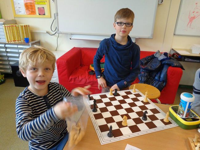 Diam heeft een groot overwicht tegen Teun.