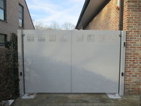 alugreof met geponste blokjes dank zij onze cnc machine 
