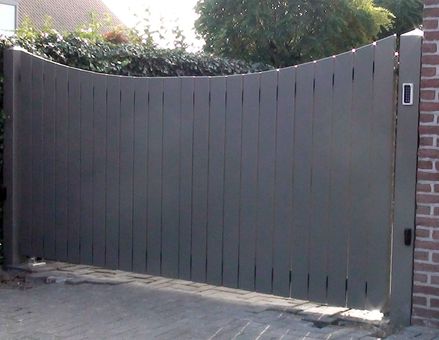 poort  aluminium plank op de kader