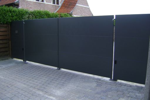 strakke poort met gefreesde groefjes