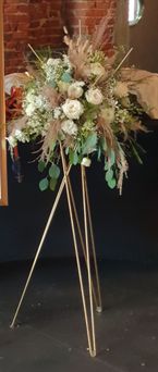 Support pour fleurs doré