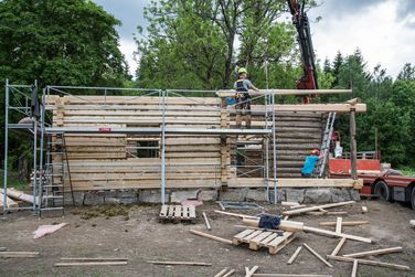 Mange stokker som skal på plass