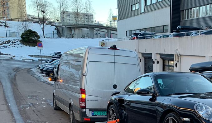 På oppdrag for Porsche Center Oslo