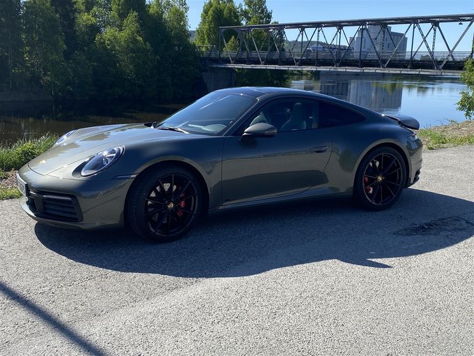 Levert Porsche Carrera 4 S til kunde for Porsche Center Asker & Bærum