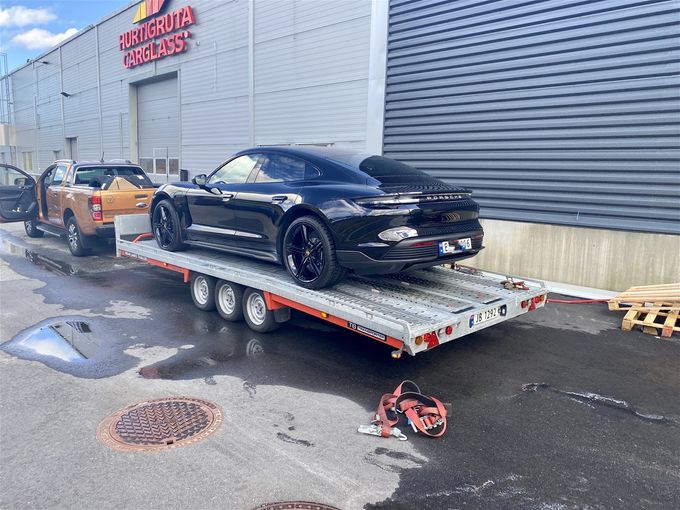 Hentet ny Porsche Taycan Turbo S hos Porsche Sør på vei hjem fra Marbella