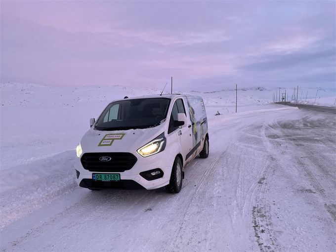 Levering av ny bil til kunde i Bergen for Røhne & Selmer Stanseveien