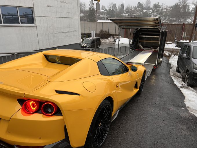 13/12 - Hentet Ferrari 812 GTS for kunde