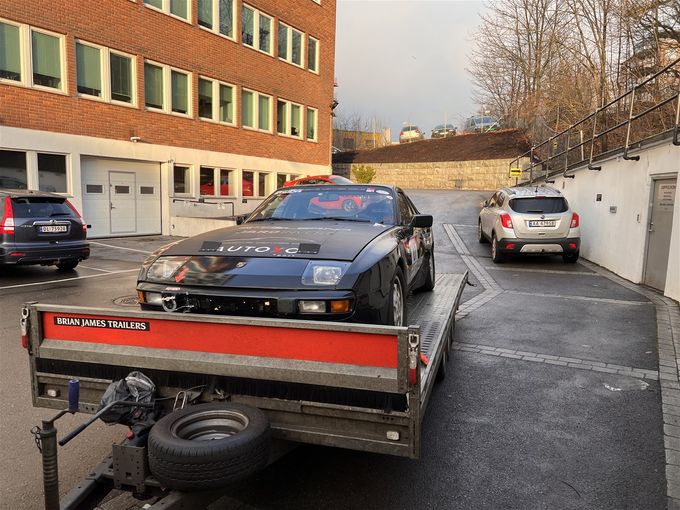 15/12 - Hentet Porsche 944 banebil for overhalling av motor