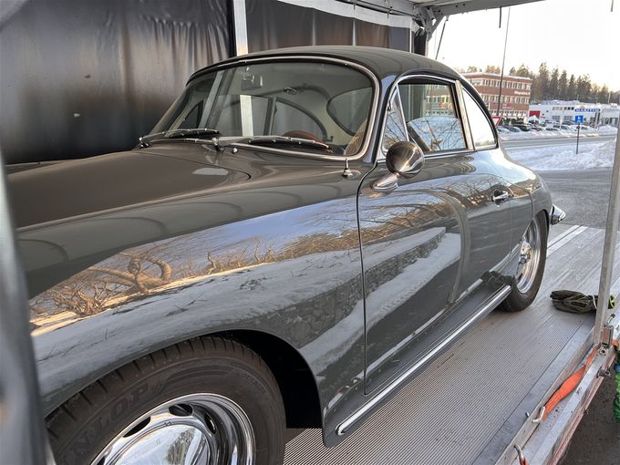 5/1 - Hentet et smykke av en Porsche 356 hos Porsche Center A&B og fraktet til eier