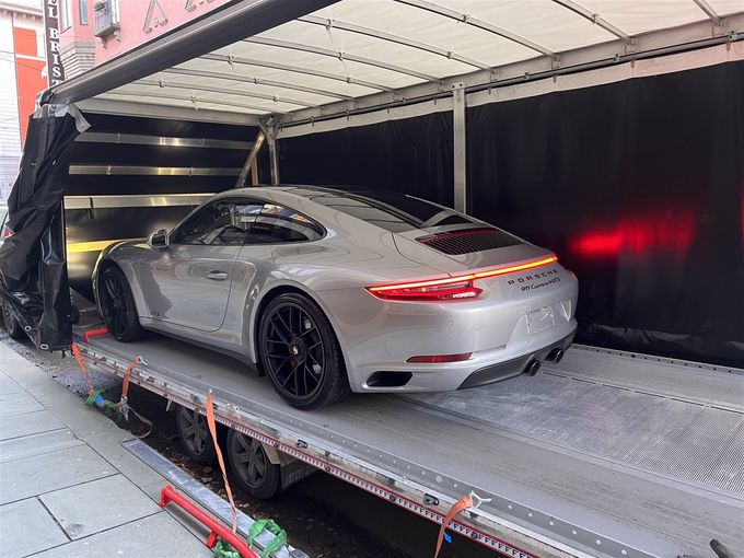 14/1 - Porsche 911GTS på vei til sin nye eier i Vestfold