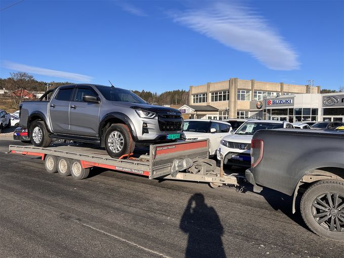 26/2 Hentet Isuzu D-Max hos RSA Bil Fredrikstad