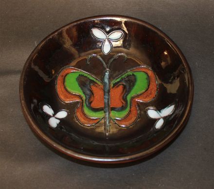 Assiette de Bertha Isabelle, Shawinigan, mai 1961, diam. 19 cm.