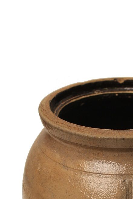 Pot de 1 gallon avec indentations que l'on retrouve chez E. L. Farrar Pottery Works Iberville, dans la période 1918-1926.
