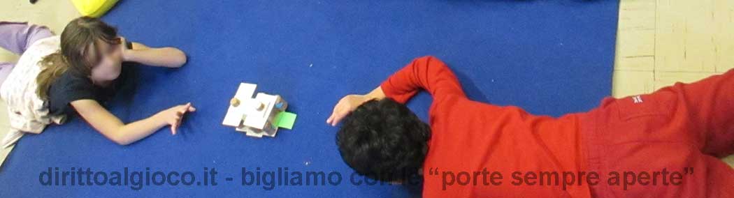giocare con le biglie
