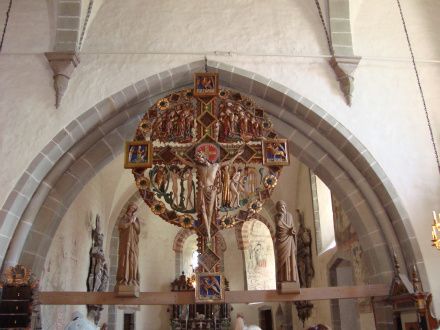 Der er utrolig mange kirker på Gotland. En del af dem har et ringkors.