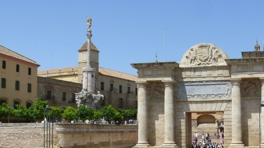 Entering the historical areas near the Mezquita