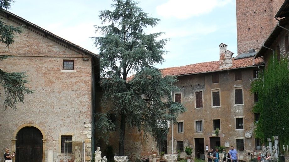 The garden and entrance to the theatre