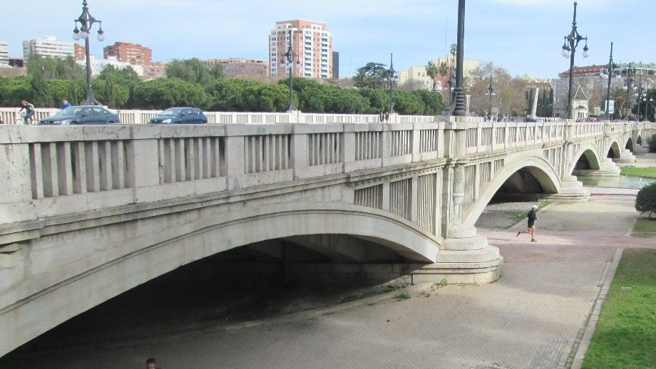 Location of the former river which ran through the city, now a recreation area