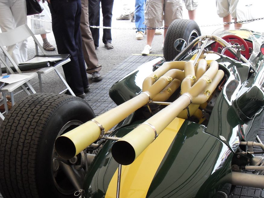 Note the drive shaft lengths. The car only has to make left hand turns on an oval track. This layout keeps the weight over to the nearside of the track.