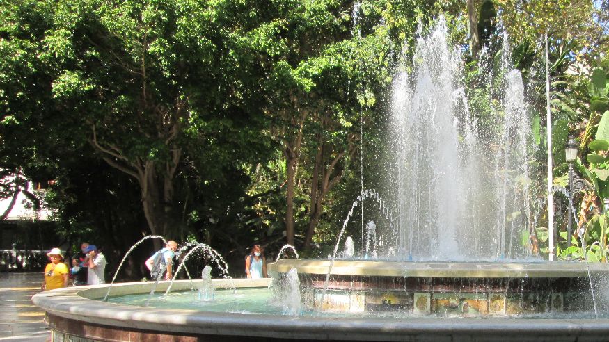 The fountain featuring El Rocio