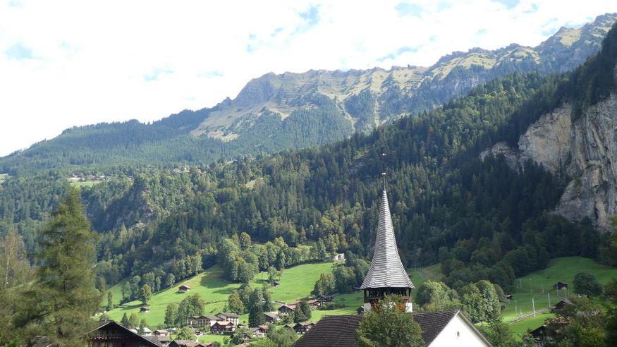 Where we're trying to get to. Wengen is on the left suide oif the pictue abiout halfway down, Mannlichen is at the top.