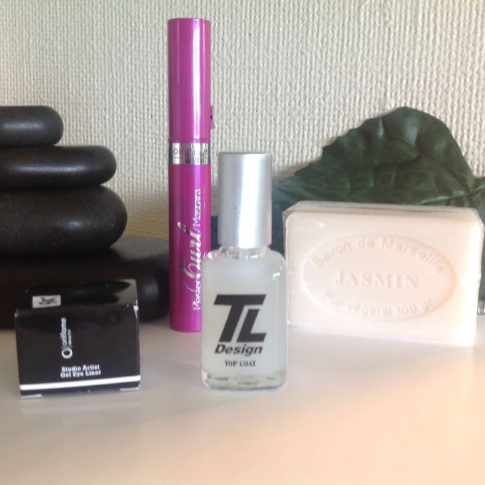 Øyen kajal Oriflame ( gammeldags ): 50,-
Curling mascara Oriflame: 60,-
Sjasmin såpe: 35,-
