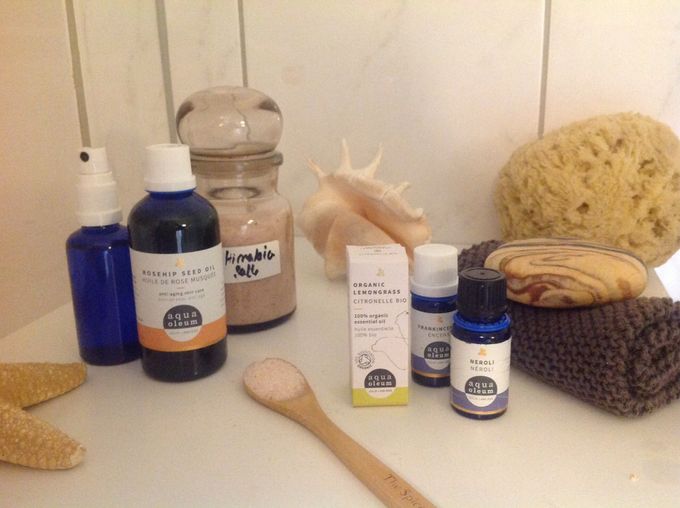 La deg inspirere, skap lys og varme og finn balansen. Du kan enkelt lage dine egene bodysrubber med Himalaya salt Cocosa butter og eteriske oljer fra Aqua Oleum. Produktene selges på Sunkost