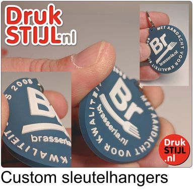 IMG PRODUCTPAGINAS DRUKSTIJL relatiegeschenken custom sleutelhangers