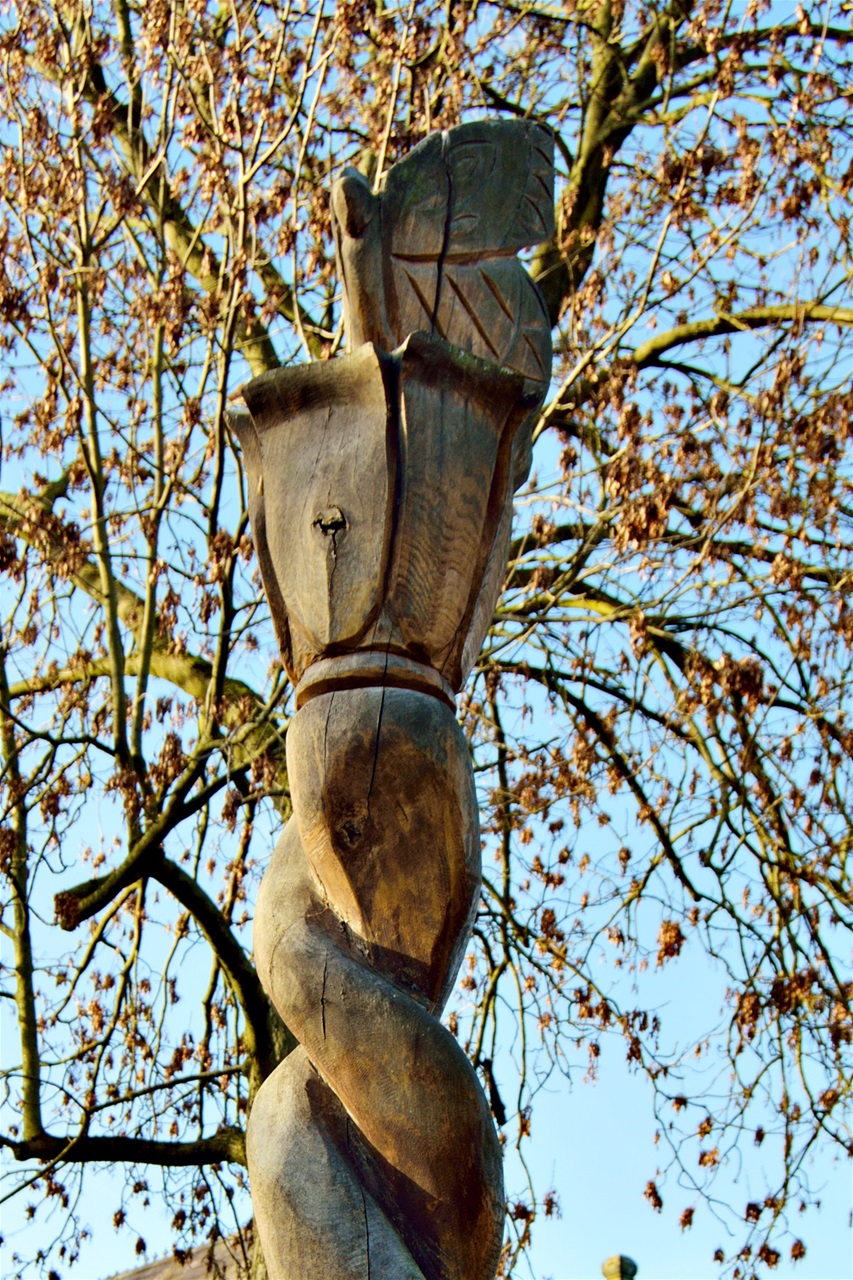 Wooden totem pole in small park behind Church. Jan 2020 noticed it was missing