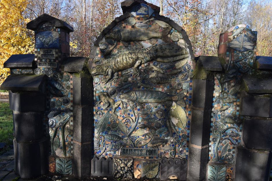 Lunt Path. Newt. Designed by local pupils assisted by Phil Hardaker and Helen Sayer