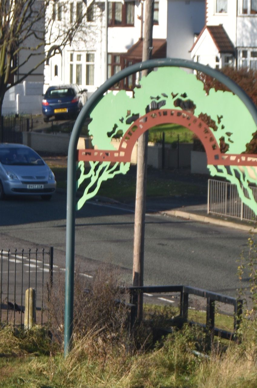 Arch to the rear of the Lunt.