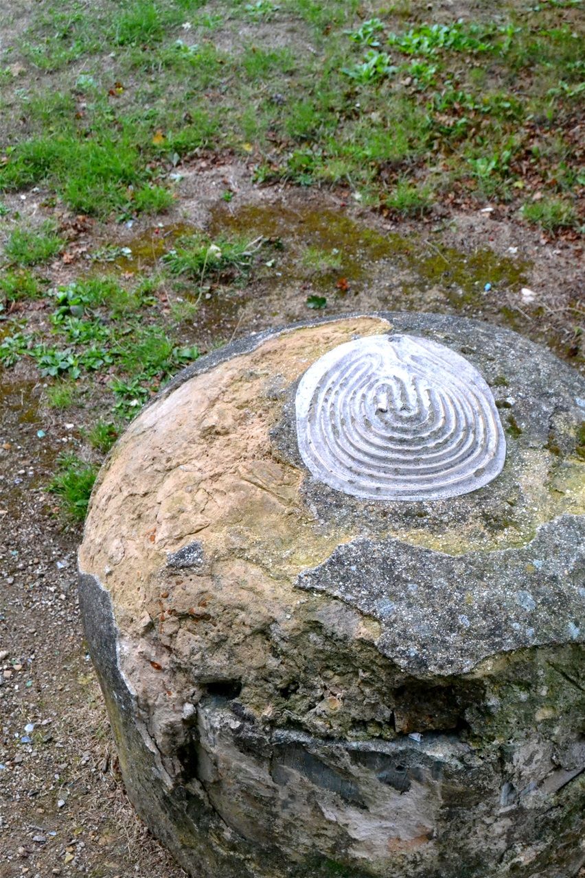 Labyrinthine earthwork by Jim Buchanan