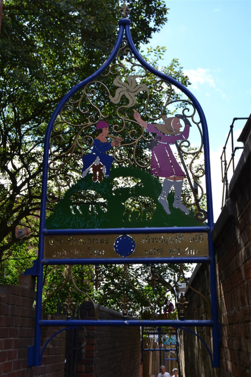 Long Entry joining High st to King st . Steve Field designs