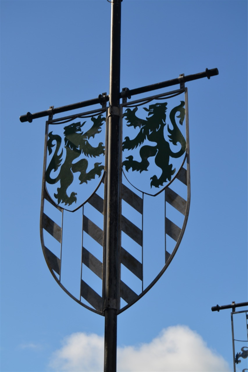 King St, Heraldic coats or arms of former owners of the castle. Designed by Steve Field 1995